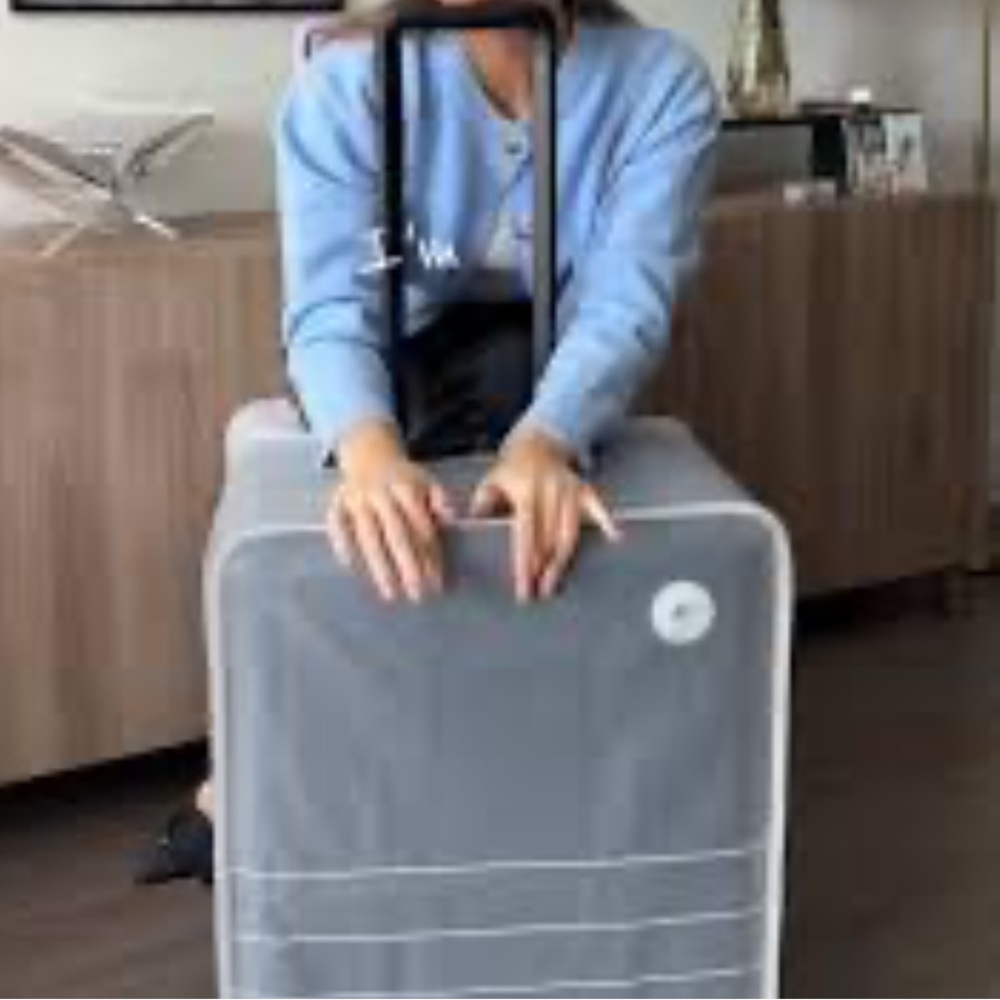 MONOS: 
Carry-On clear plastic Procter NEW ( only)